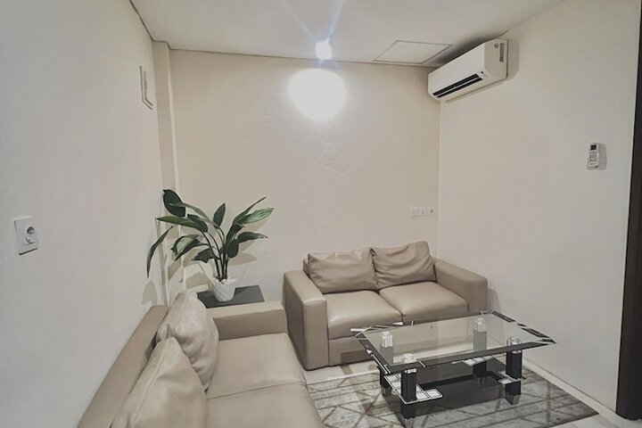 Room 12 of 33
