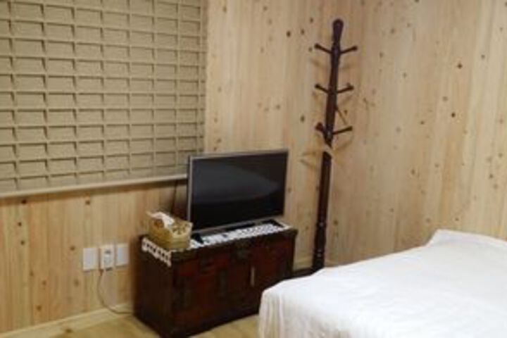 Room 15 of 32