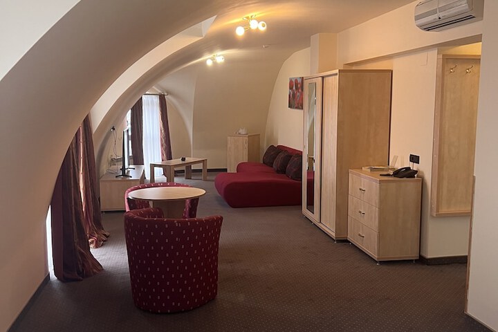 Room 8 of 79