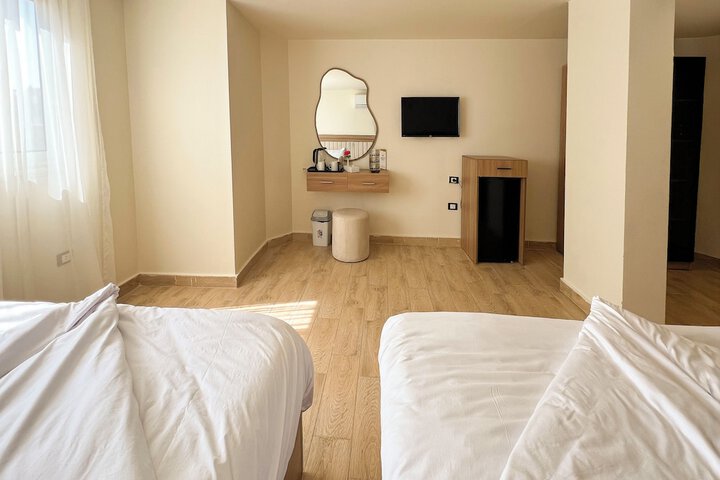 Room 81 of 174