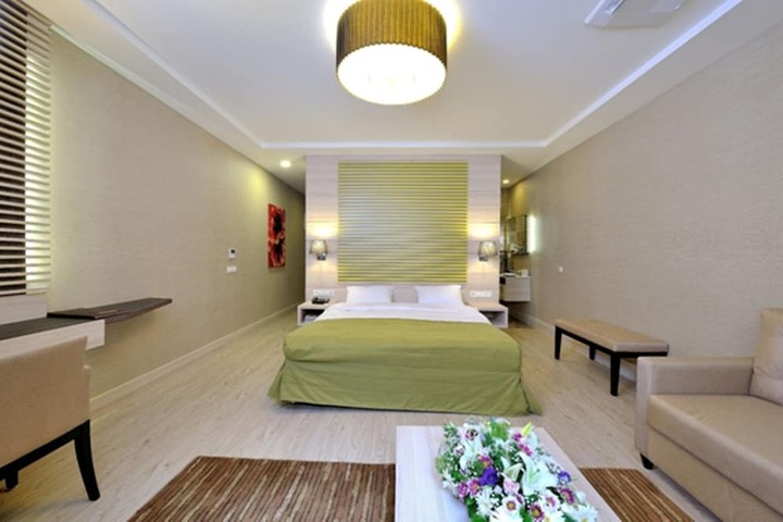 Room 74 of 273