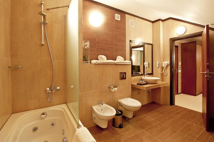 Room 30 of 51