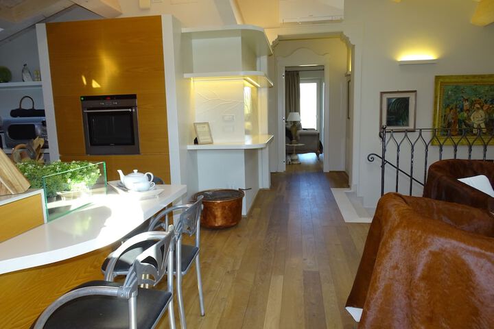 Room 9 of 68