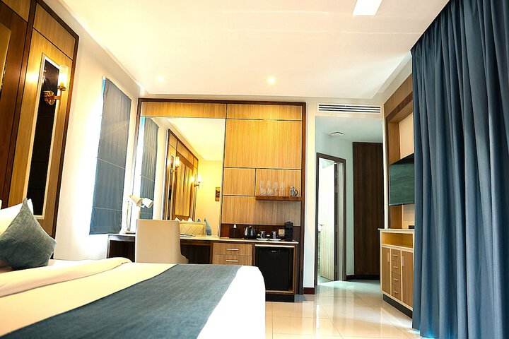 Room 34 of 313