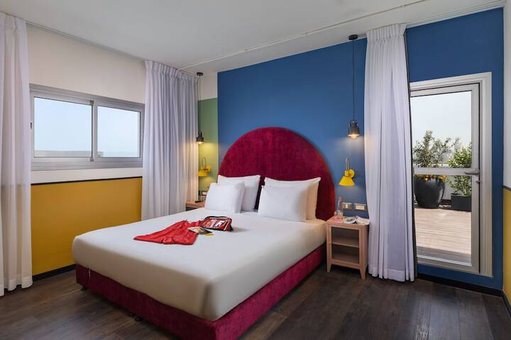 Room 30 of 65