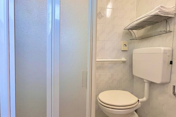 Room 60 of 87