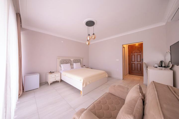 Room 13 of 48
