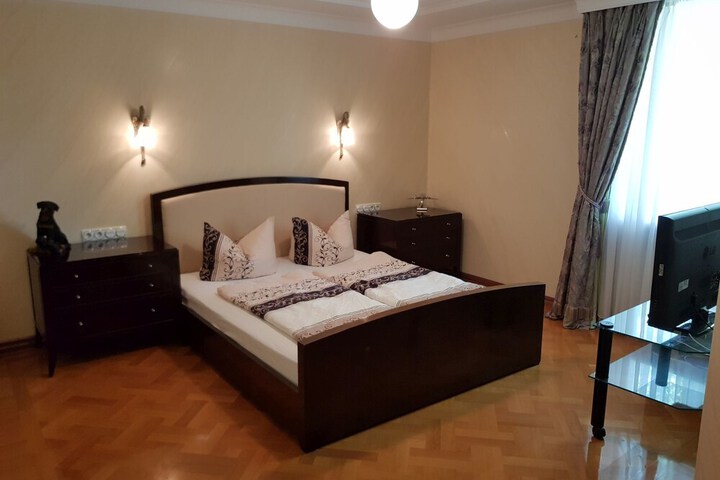 Room 5 of 30