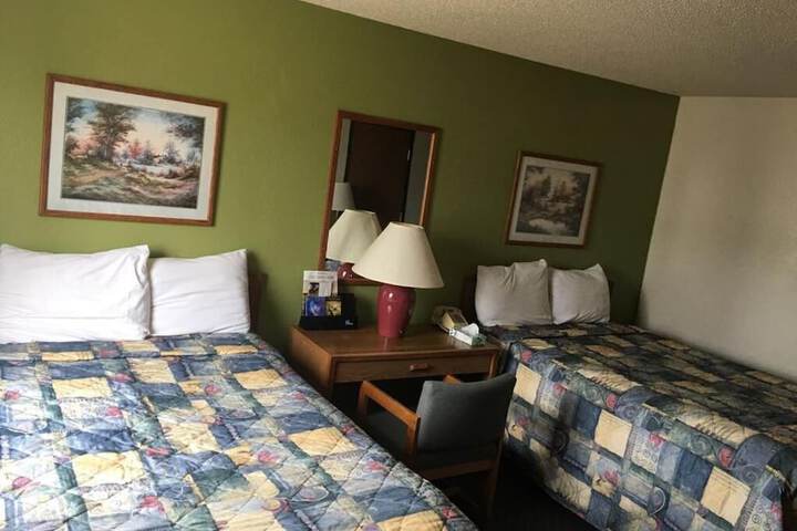 Room 4 of 9