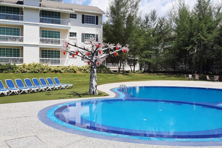 Hotel Pool