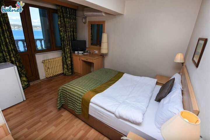 Room 5 of 30