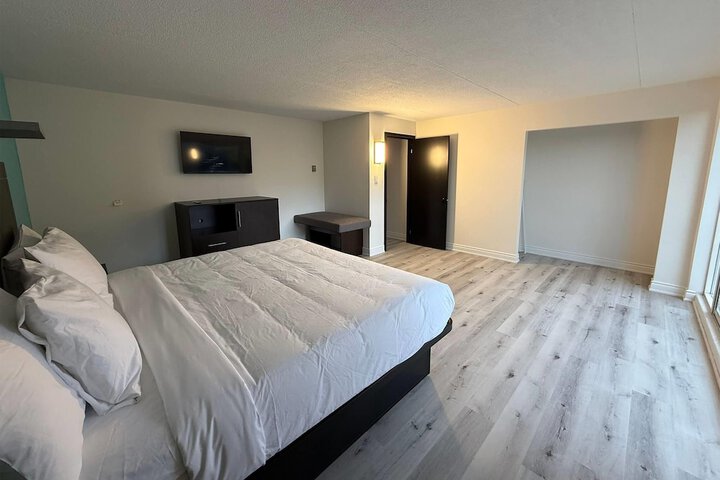 Room 2 of 27