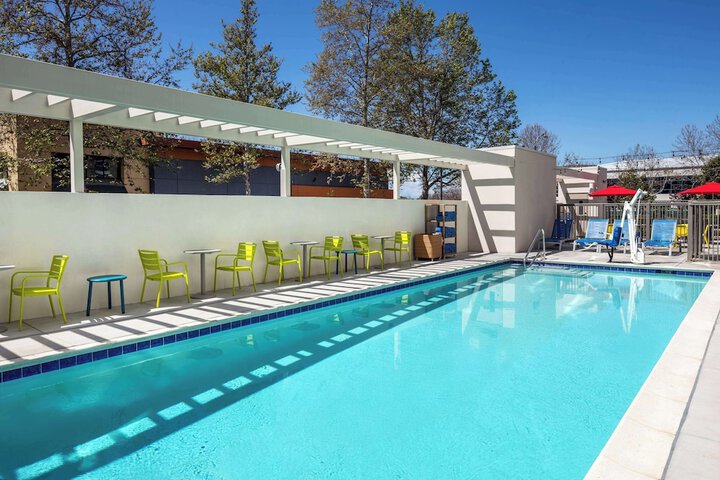 Pool Hotel