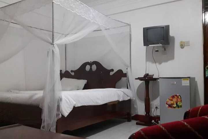 Room 10 of 25
