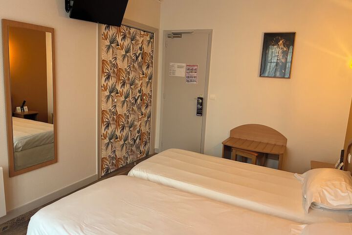 Room 7 of 35