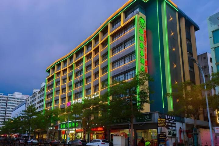 Exterior of GreenTree Inn Haikou City Wuzhishan Road