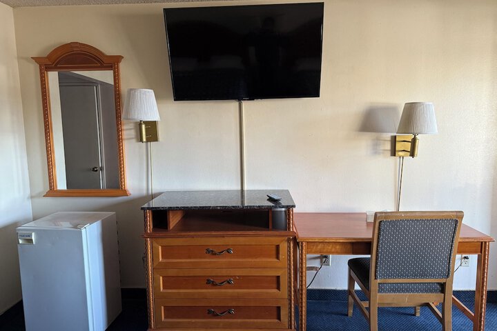 Room 4 of 23