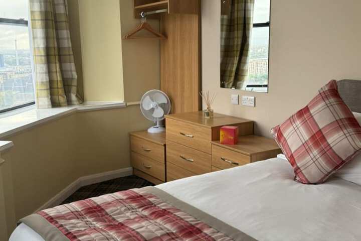 Room 32 of 83
