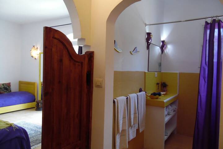 Room 50 of 92