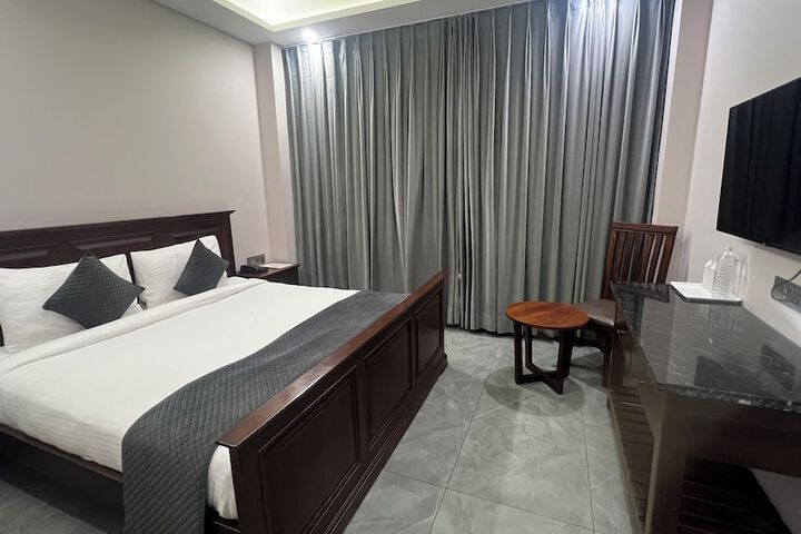 Room 9 of 38