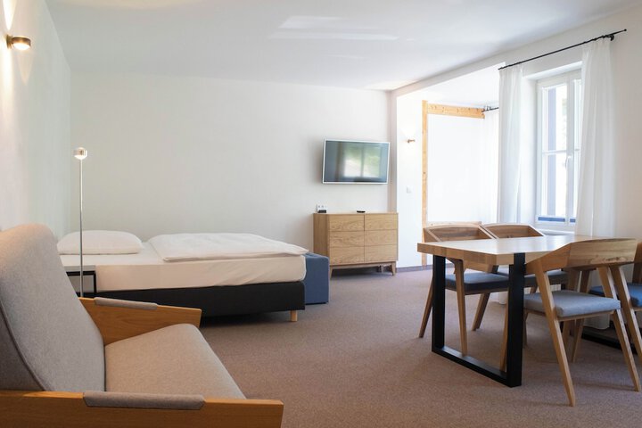 Room 15 of 77