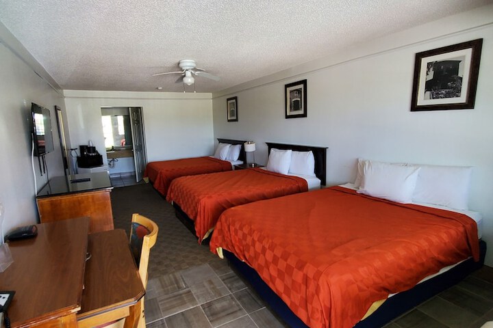 Room 33 of 177