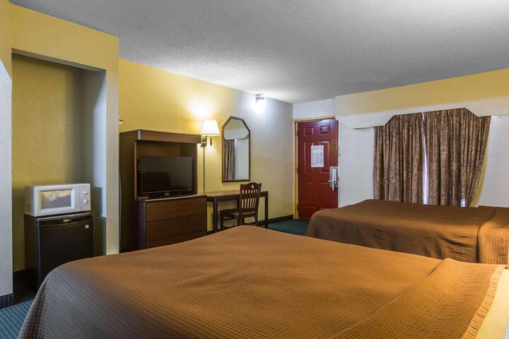2 Double Beds (6 of 7)