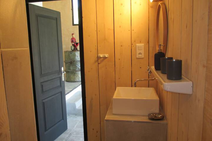 Room 42 of 56