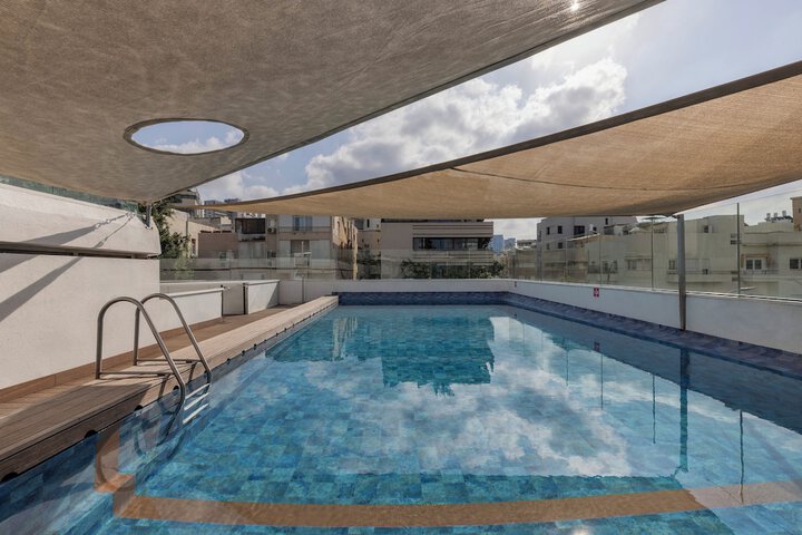Pool 70 of 100