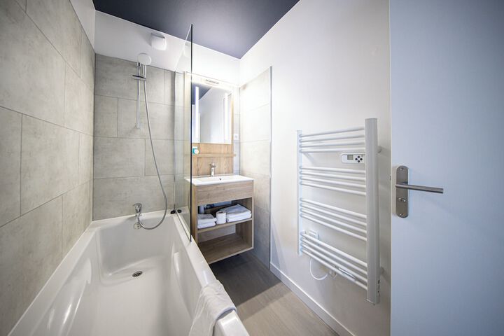 Room 34 of 42