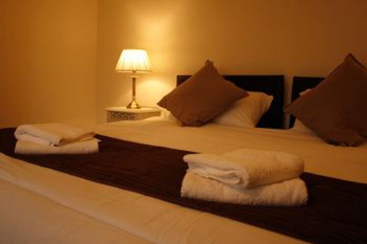 Room 7 of 16