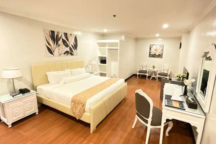 Room 9 of 23