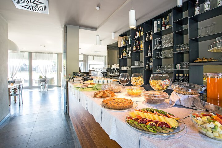 Dining 48 of 67