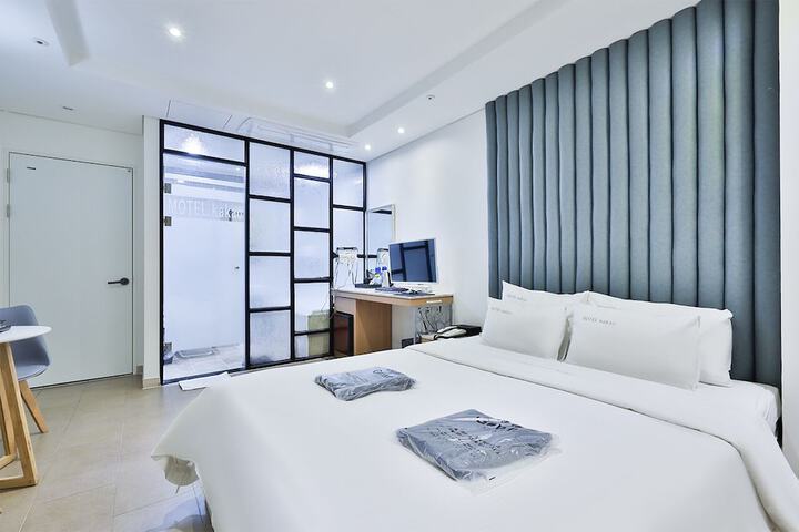 Room 18 of 34