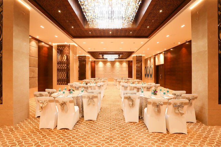Ballroom/Hall 23 of 24