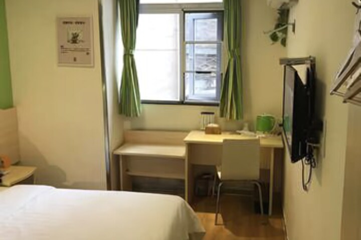 Room 8 of 8
