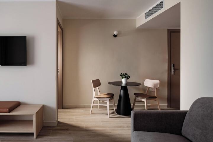 Room 8 of 14