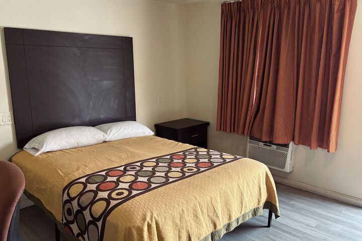 Room 11 of 21
