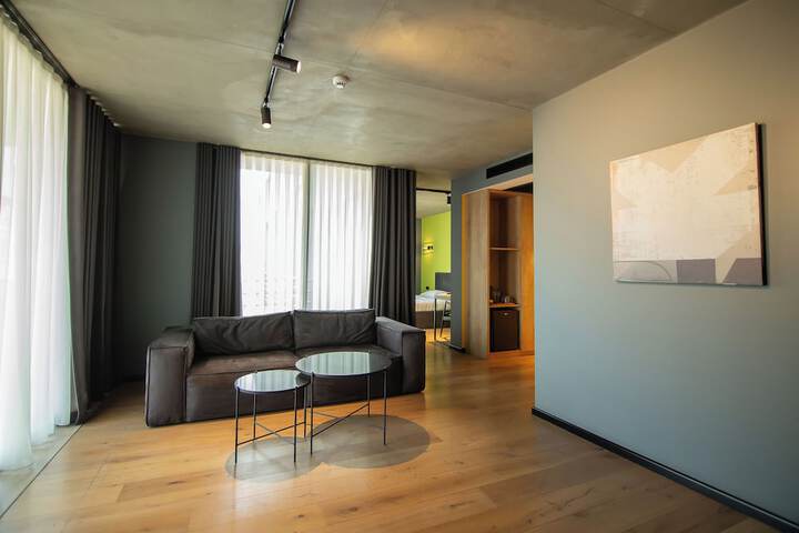 Room 17 of 32