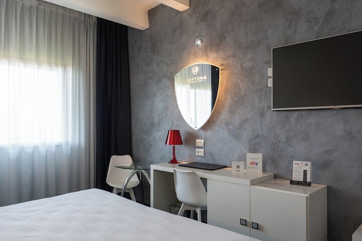 Room 19 of 37