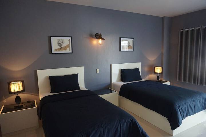 Room 12 of 18