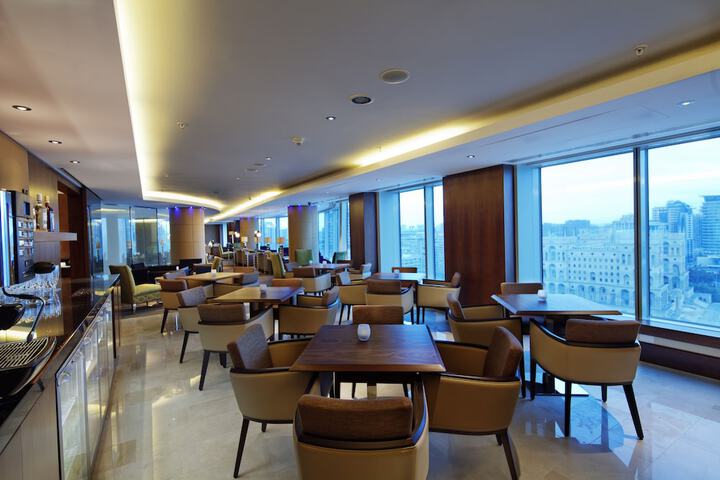 Lounge 121 of 130