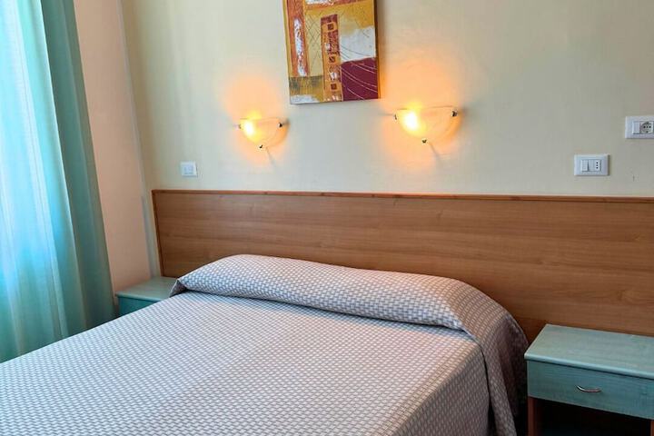 Room 2 of 39