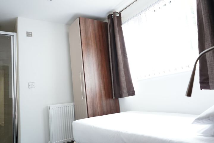 Room 27 of 62
