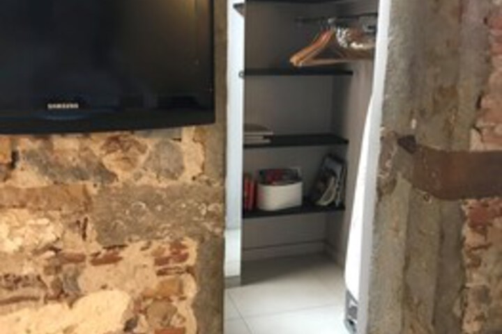 Room 6 of 7