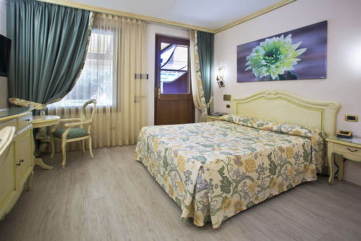 Room 12 of 112