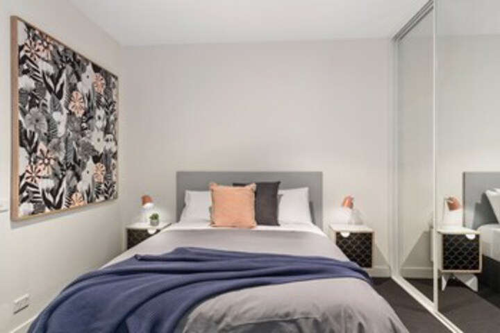 Room 6 of 15