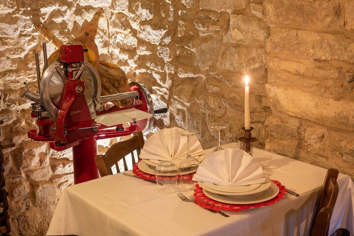 Dining 106 of 153