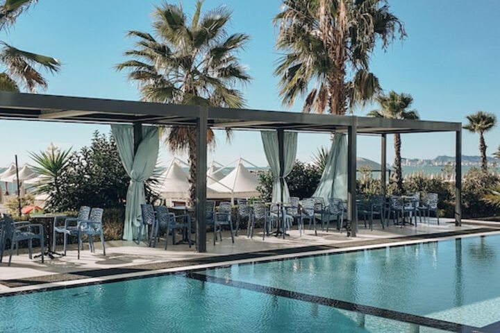 Pool 44 of 107