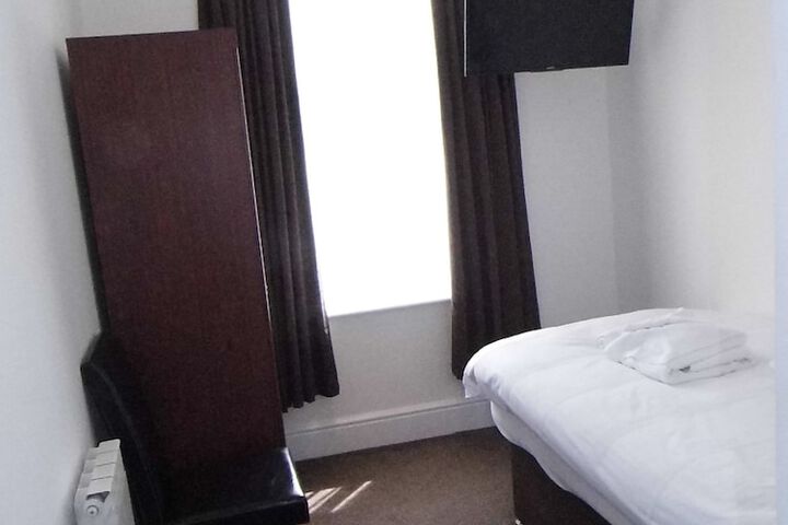 Room 10 of 43